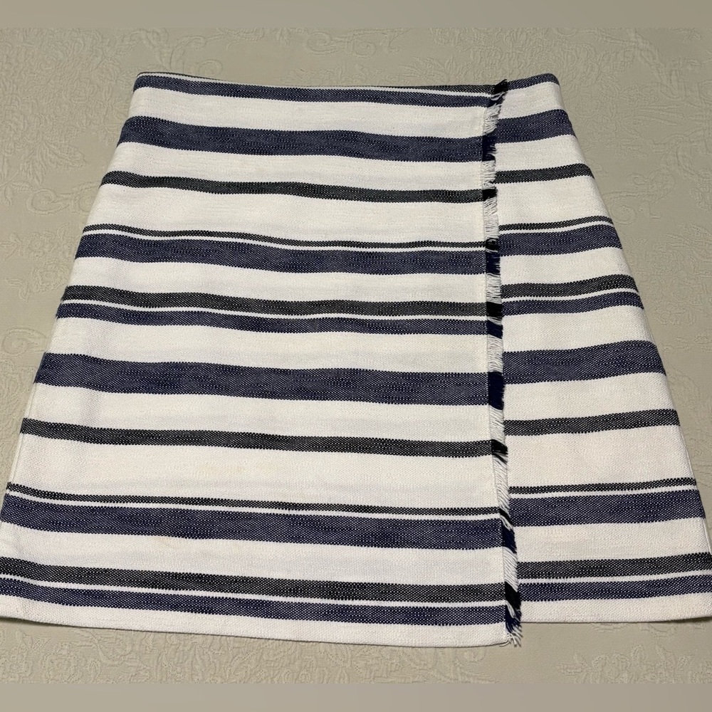 🔻$$💥MoviNG sALe‼️  Loft by Ann Taylor Fringed Blanket Skirt. Sz 8